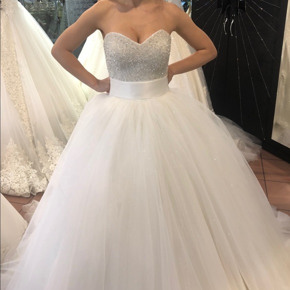 Wedding dress Brand new XS/S - Picture 2 of 3